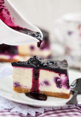Lezzetli yaban mersinli cheesecake 