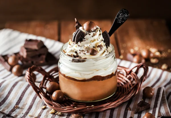 Chocolate mousse decorated with whipped cream — Stock Photo, Image