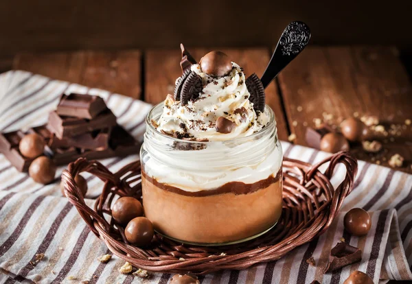 Chocolate mousse decorated with whipped cream — Stock Photo, Image