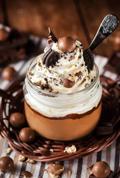 Chocolate mousse decorated with whipped cream — Stock Photo, Image