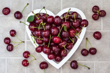 Taze ıslak yaz kiraz