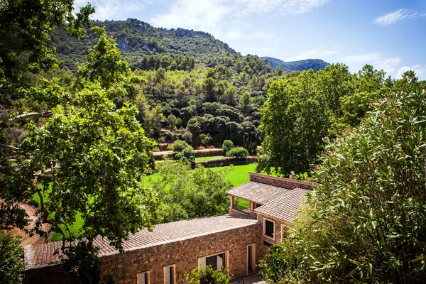 Typisch schöne Aussicht auf ein Gebirgstal auf Mallorca, — Stockfoto