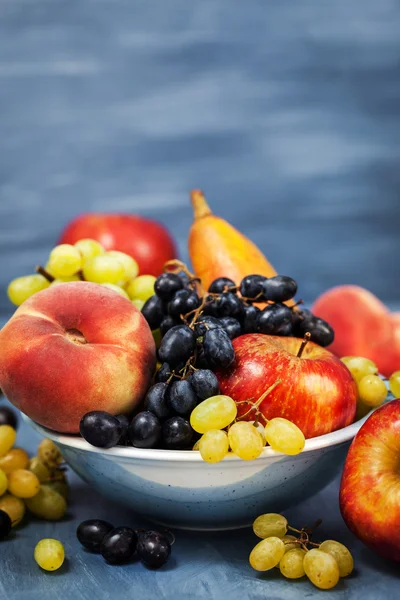 Fresh ripe autumnal fruits — Stock Photo, Image