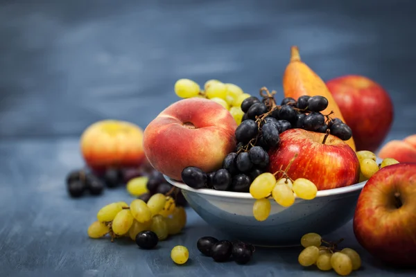 Fresh ripe autumnal fruits — Stock Photo, Image
