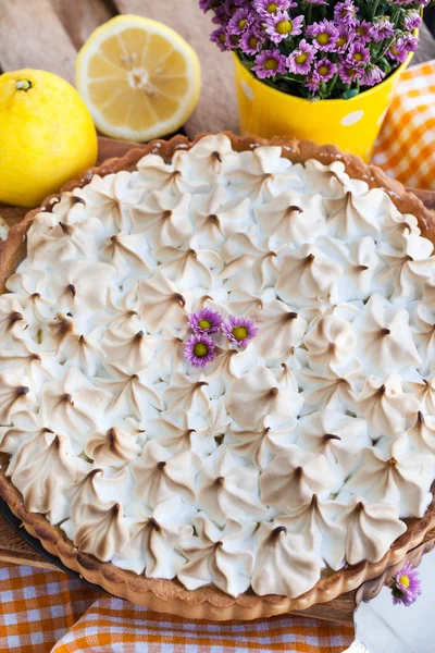 Torta di meringa al limone — Foto Stock