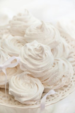 beyaz zemin üzerine ev yapımı zephyr