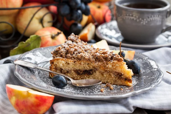 Äpple och kanel smulpaj — Stockfoto