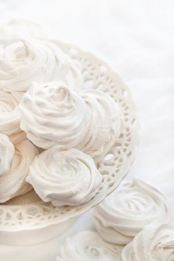 beyaz zemin üzerine ev yapımı zephyr