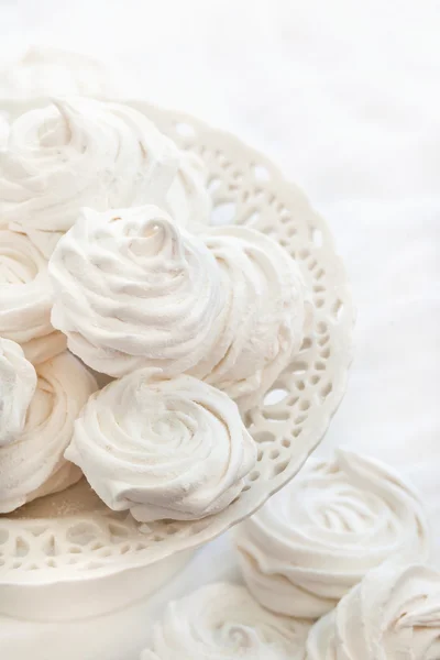 beyaz zemin üzerine ev yapımı zephyr