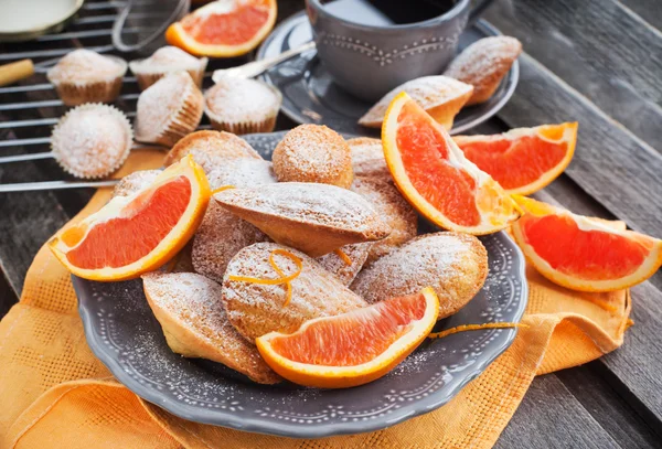 Fresh orange madeleines cookies — Stock Photo, Image