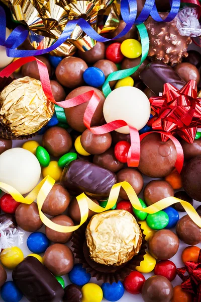 Ассорти из разных шоколадных конфет — стоковое фото