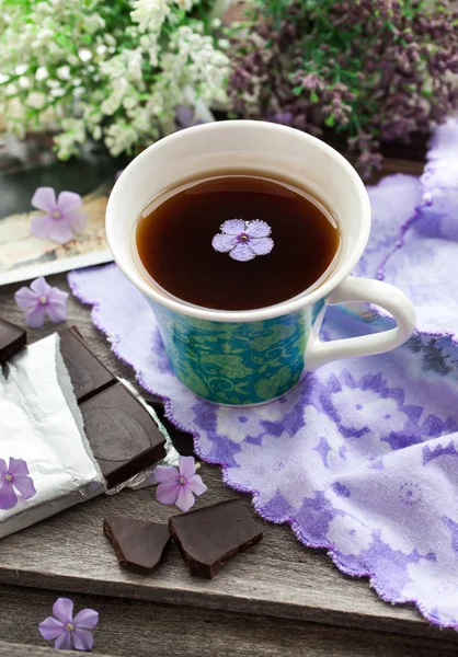 Чашка кави та шоколаду — стокове фото