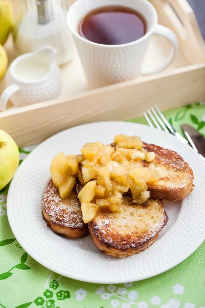 Toasts français aux pommes cuites — Photo