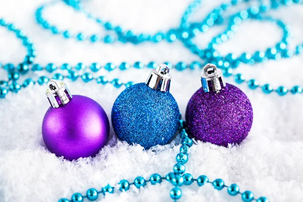 Christmas balls and garland — Stock Photo, Image