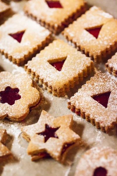 Linzer cutout cookies — Stockfoto