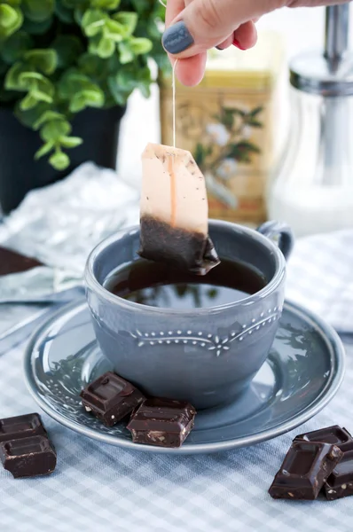 Cup of hot black tea — Stock Photo, Image