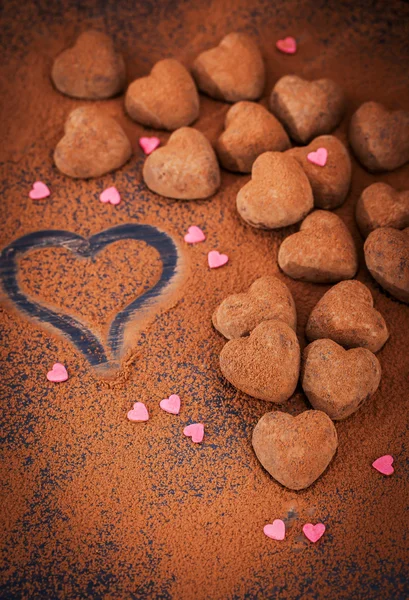 Trufas de chocolate em forma de coração — Fotografia de Stock