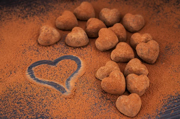 Trufas de chocolate em forma de coração — Fotografia de Stock