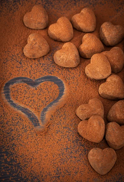 Čokoládové pralinky ve tvaru srdce — Stock fotografie