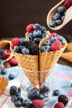 waffle koni taze çilek