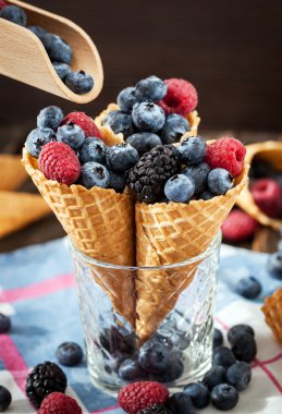 waffle koni taze çilek