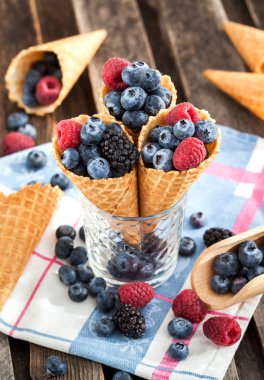 waffle koni taze çilek