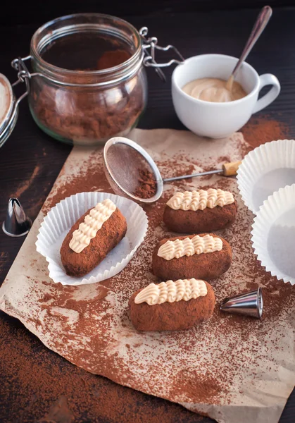 Шоколадний трюфель ром кулі торти — стокове фото