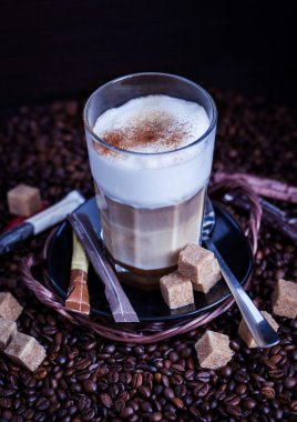 Taze sıcak lezzetli latte macchiato kahve