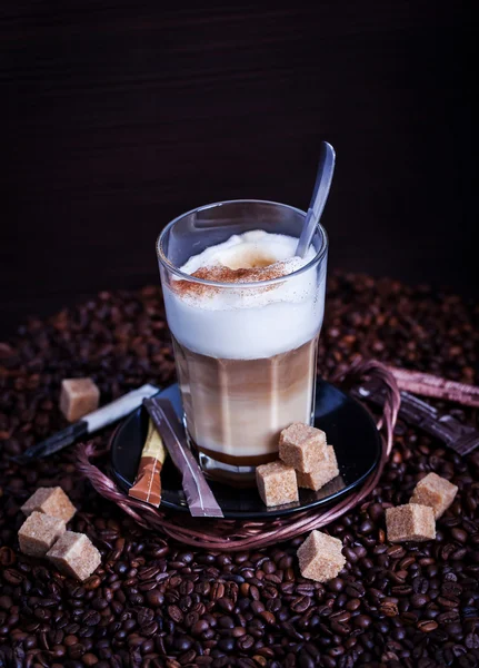 新鮮な熱いおいしいラテ マキアート コーヒー — ストック写真