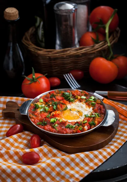 Domates ve yumurta ile Shakshuka