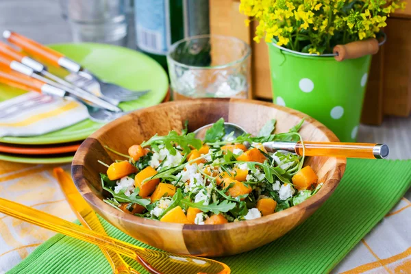 butternut squash, roka, kuskus ve beyaz peynir salatası