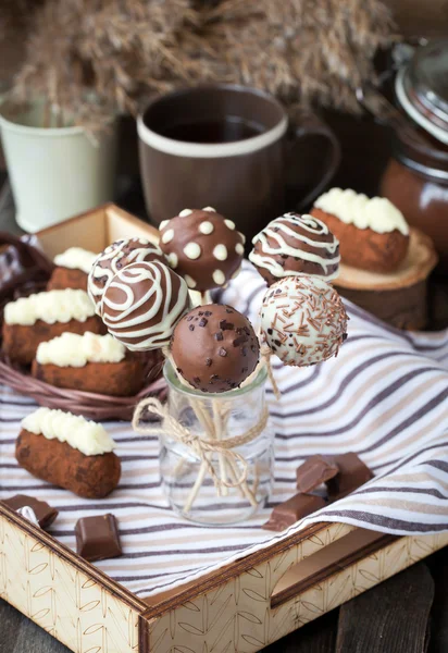 Pastel de chocolate hecho en casa aparece Imágenes de stock libres de derechos