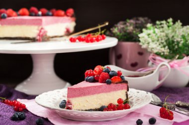 Lezzetli frambuazlı cheesecake bölümünü 
