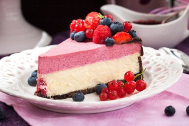 Lezzetli frambuazlı cheesecake bölümünü 