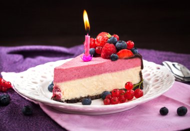 Lezzetli frambuazlı cheesecake bölümünü 