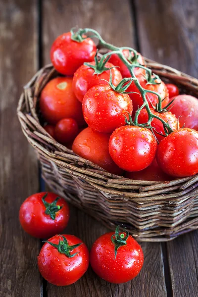 Fresh ripe tomatoes — Stock Photo, Image