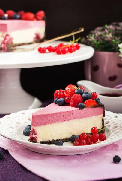 Portion de délicieux gâteau au fromage à la framboise — Photo