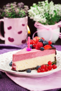 Lezzetli frambuazlı cheesecake bölümünü