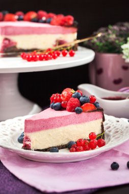 Lezzetli frambuazlı cheesecake bölümünü