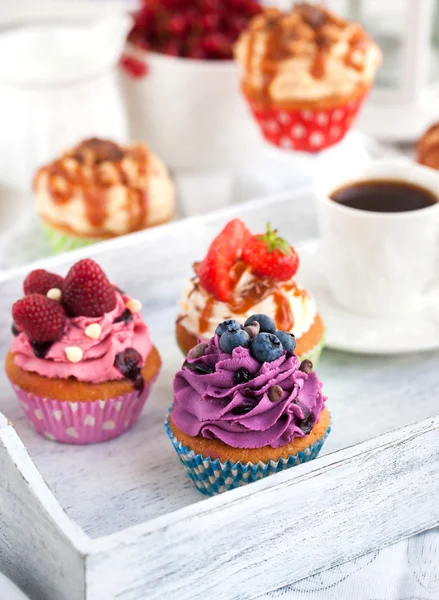 Different delicious cupcakes and coffee cup — Stock Photo, Image