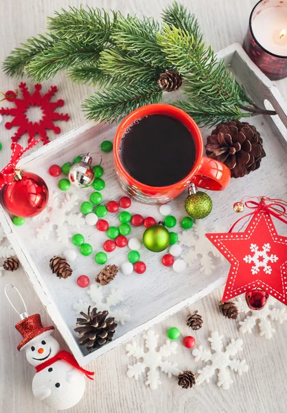 クリスマス コーヒー カップとお菓子 — ストック写真