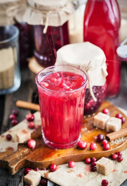 Glas hemlagad tranbärsjuice — Stockfoto
