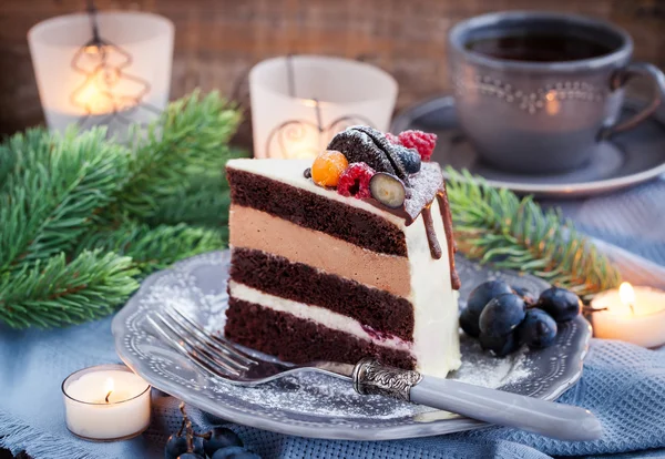 Pedazo de delicioso pastel de chocolate —  Fotos de Stock