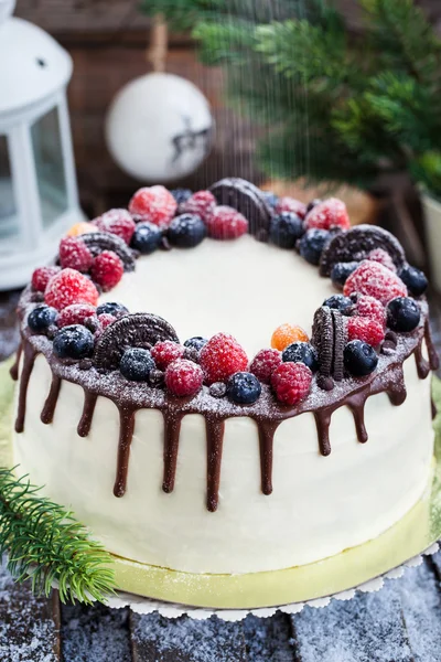 美味的自制蛋糕，新鲜的浆果 — 图库照片