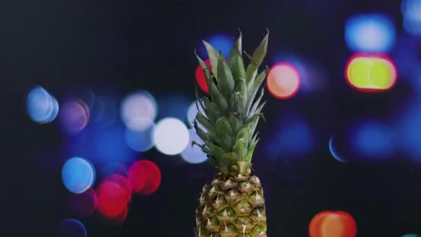 Rotation Rapide Lente Ananas Tranché Sur Thème Brillant — Video