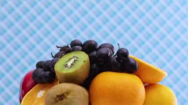 Hızlı ve yavaşla çeşitli taze ve olgun meyvelerden oluşan dönüşümlü grup