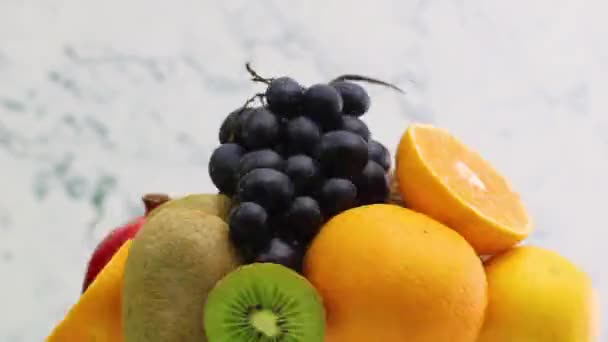 Gyors Lassú Forgó Csoport Különböző Friss Érett Gyümölcsök — Stock videók