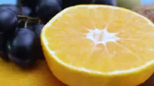 Frutas Maduras Frescas Giratorias Rápidas Lentas Cerca — Vídeos de Stock