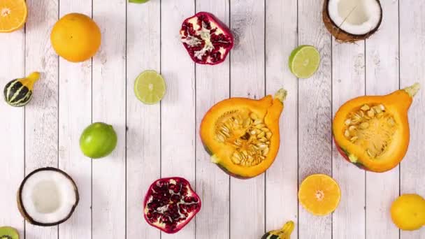 Gesneden Tropisch Citrusvruchten Bewegen Een Rijen Neer Houten Thema Stop — Stockvideo