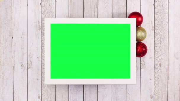 Goud Rood Kerst Ornamenten Verschijnen Rond Frame Met Groen Scherm — Stockvideo